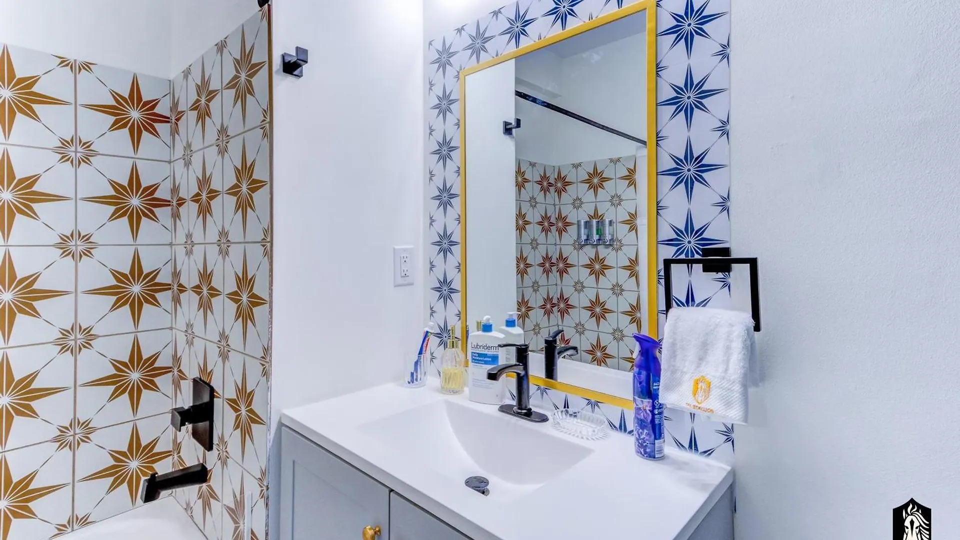 The Stallion #301 - Walk To Attractions, Modern Luxe Loft In Downtown Memphis With Free Covered Gated Parking